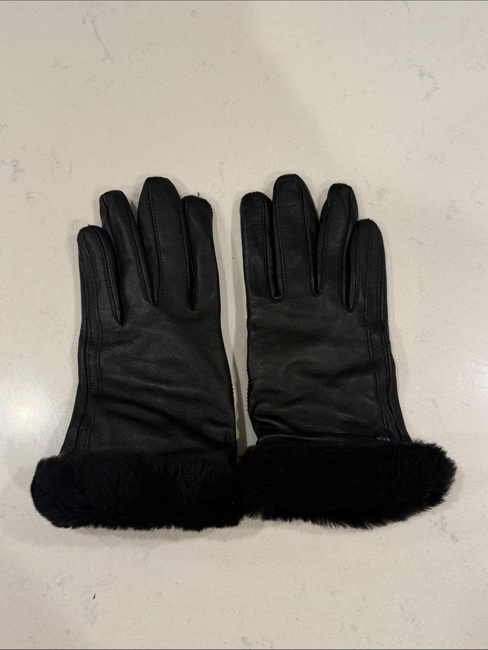 Gently used Black Women's Leather Ugg gloves
